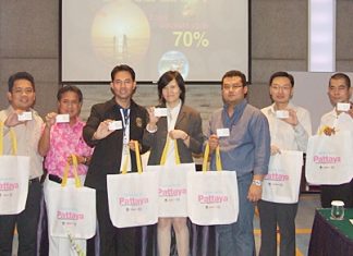 Mayor expects Pattaya Grand Sale to draw more tourists than 2010 Organizers, led by Mayor Itthiphol Kunplome kick off this year’s Pattaya Grand Sale.